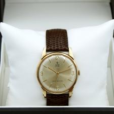 Gents Tudor Tudor Royal 28528  9 CT case with Champagne dial